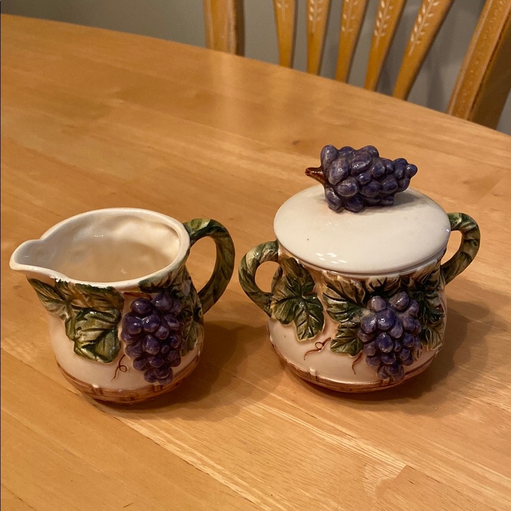😎Grape Themed Creamer and Sugar Tea and Cookie Set🍇 - Picture 3 of 7